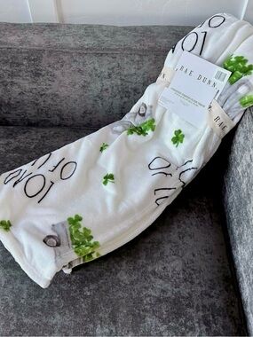 NWT Rae Dunn ‘Loads of Luck’ Blanket